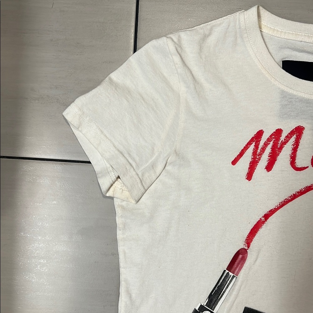 Marc Jacobs T-Shirt with Red Lipstick Design - Picture 5 of 11